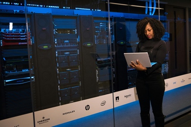 cybersecurity-lady-standing-in-server-room